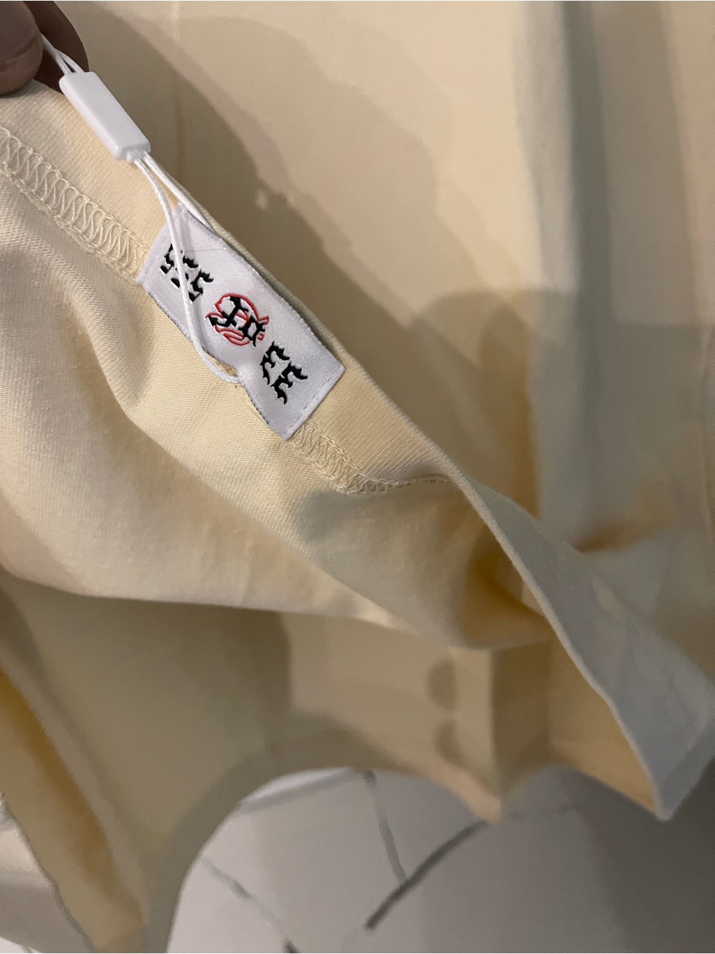 Men’s Graphic Design Tee Size M. — image 3 of 4